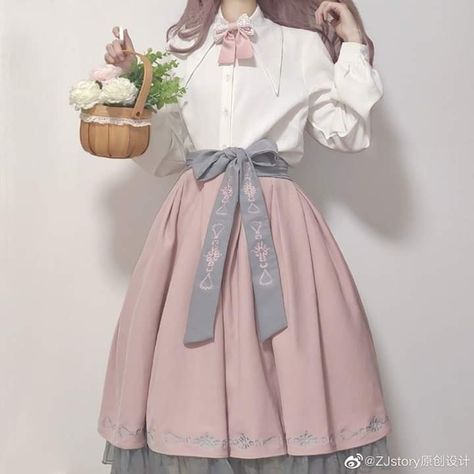 Kawaii Core Outfit, Lolita Outfits, Cottagecore Outfits, Old Fashion Dresses, Kawaii Core, Fashion Top Outfits, Dress Design Sketches, Muslim Fashion Outfits, Dress Up Outfits