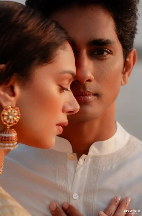 Aditi Rao Hydari And Siddharth South Indian Wedding pictures Indian Wedding Pictures, Aditi Rao Hydari, Mumbai Wedding, Sabyasachi Bride, Aditi Rao, Indian Wedding Photography Poses, Pre Wedding Poses, Temple Wedding, Intimate Wedding Ceremony