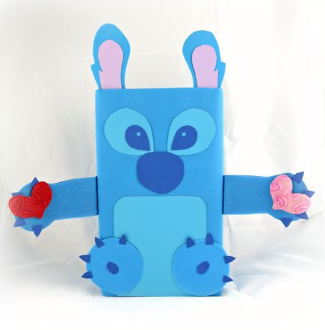 Does your child love the Disney movie Lilo and Stitch? Make this cute Stitch Valentine box for them to use at their class party. Unique Valentine Box Ideas, Valentine Box Ideas, Girls Valentines Boxes, Diy Valentines Box, Valentine Boxes For School, Valentines Class Party, Kindergarten February, Kids Valentine Boxes, Valentine Card Box