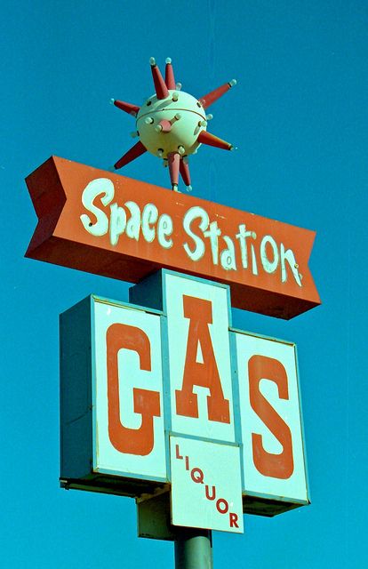 Space Station Gas Liquor Old Neon Signs, Retro Signage, Googie Architecture, Station Service, Old Gas Stations, Vintage Neon Signs, Retro Sign, Atomic Age, Old Signs