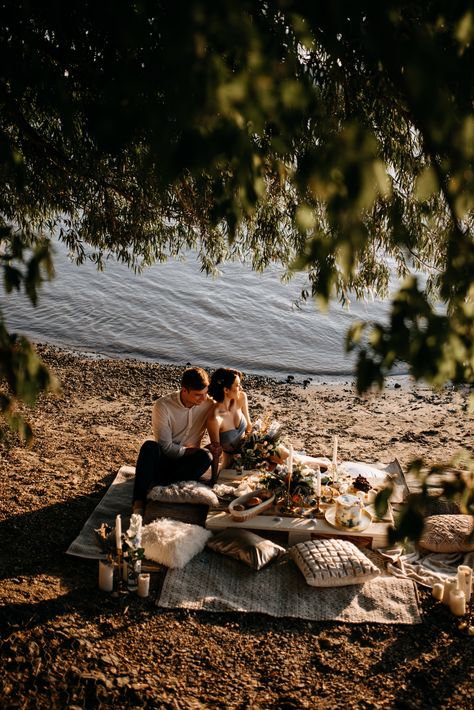 Ultra romantic atmosphere and beautiful moments | Amazing styled shoot on the lakeside. #styledshoot #romantic #lakeside #daalarnadress #couple. Photography: @balinthandler, Flower & decorations: @fruflowersdsgn,picnic accessories: @secretpicnics, Hair: @k.csiszer_muah, Makeup: @huszkabridal, Models: @annatakacs, @marci_mihucz, Graphics: @esteripsam Cake: @alexa.krafcsik Lake Picnic Photoshoot, Lake Side Pre Wedding Shoot, Lakeside Photoshoot, Lakeside Picnic, Couple Picnic, Picnic Shoot, Pond Wedding, Picnic Photography, Fall Minis