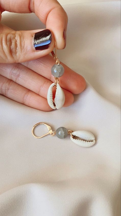 Shell Jewelry Ideas, Trending Earrings, Diy Jewelry Set, Sea Jewelry, Jewelry Staples, Bridal Earrings Drop, Earring Trends, Mini Hoop Earrings, Clay Jewelry Diy