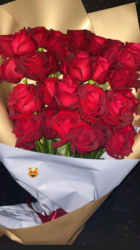 Flower Bouquet Snapchat, Flowers Fake Story, Flower Story Instagram, Bouquet Of Flowers From Boyfriend, Flower Gift Snapchat Story, Flowers Instagram Story, Flowers Snapchat, Flower Bouquet Snapchat Story, Roses Bouquet Gift