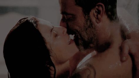 Jeff Dean Morgan, Jeffrey Morgan, Negan Twd, Green Flag, John Winchester, Dean Morgan, Jeffrey Dean, Jeffrey Dean Morgan, Romantic Videos Couples