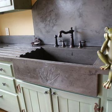 Concrete Farmhouse Sink, Concrete Kitchen Sink, Farmhouse Concrete Countertops, Concrete Countertop Ideas, Kitchen Sink Remodel, Garden Sink, Kitchen Remodel Countertops, Concrete Countertop, Kitchen Countertop Materials