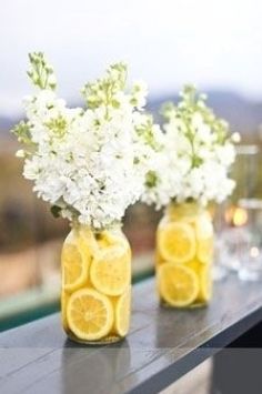 Backyard Table Setting, Simple Bridal Shower Decorations, Wedding Reception On A Budget, Bbq Decorations, Backyard Table, Restaurant Table Setting, Outdoor Bridal Showers, Summer Table Settings, Diy Backyard Patio