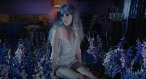 Taylor Swift 2011, Music Video Makeup, Taylor Swift Guitar, Taylor Swift Music Videos, Lavender Haze, Taylor Swift Tour Outfits, Taylor Swift Music, All About Taylor Swift, Taylor Swift Outfits