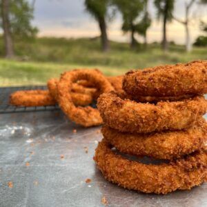 Onion Rings Recipe Easy, Cowboy Kent Rollins, Crispy Onion Rings, Pizza Sandwich Recipe, Kent Rollins, Onion Rings Recipe, Crispy Recipes, Protein Pudding, Appetizers Easy Finger Food