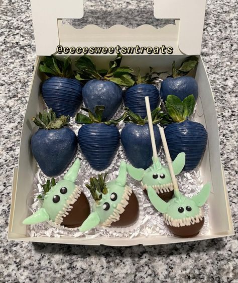 Baby yoda & navy blue themed strawberries & cake pops Breakable Hearts, Strawberries Cake, Dipped Treats, Strawberry Cake Pops, Breakable Heart, Bday Cake, Covered Strawberries, Chocolate Covered Strawberries, Strawberry Cake