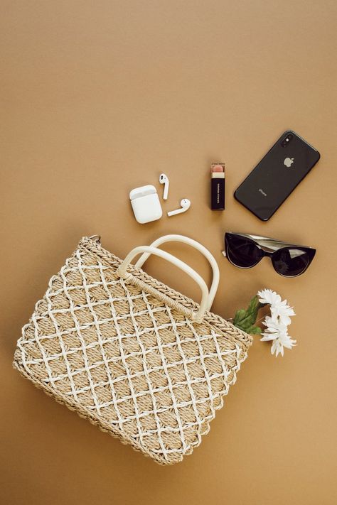 Bags Foto Ideas, Handmade Bag Photography, Product Photography Bags, Bag Photoshoot Ideas, Bag Photography Ideas, Bag Flatlay, Weaved Bag, Summer Abaya, Bags Photography