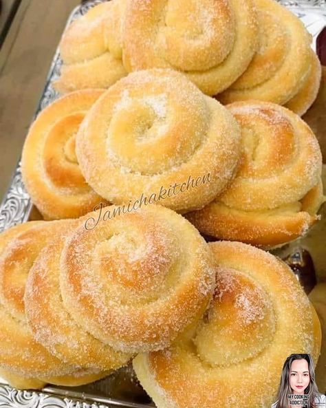 ❣️CLASSIC ENSAYMADA BREAD RECIPE ❣️... - My Cooking Addiction | Facebook Donuts From Biscuits, Ensaymada Recipe, Panlasang Pinoy Recipe, Pinoy Dessert, Pinoy Recipes, Baking Tutorial, Filipino Desserts, Homemade Donuts, Pinoy Food