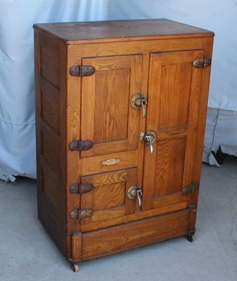 Antique Wood Ice Box - Original finish - only 28 inches width - Bargain John's Antiques Antique Oak Desk, Vintage Ice Box, Dental Cabinet, Carlton House, Tin Panel, Tiger Oak, Condiment Sets, Oak Chair, Ice Chest