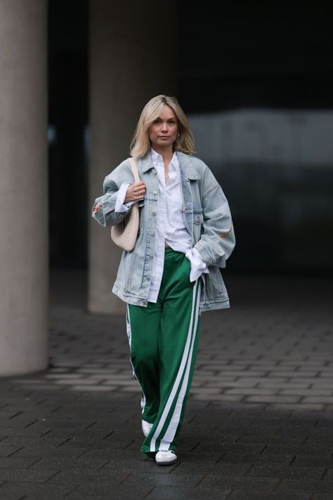 Adidas Skirt Outfit Street Styles, Adidas Trackies Outfit, Sporty Luxe Outfits, Green Adidas Outfit Women, Green Athleisure Outfit, Sweats Street Style, Athleisure Style Women, Adidas Track Jacket Outfit Street Style, Track Pants Outfit Winter