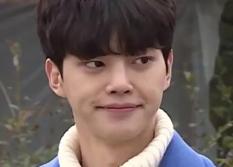 Song Kang Funny Pictures, Song Kang Funny, Kang Ho Song, Song Kang Ho, Kim Yoo Jung, Kdrama Actors, Funny Faces, Funny Facts, Korean Actors