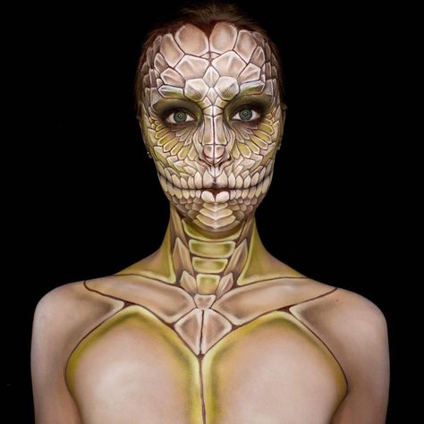 Lara wirth on Instagram: “Snake makeup using paints from a fantastic new company @teambloodnbeauty ! Go check them out 🐍 design inspired by work from @rbfx…” Snake Makeup Halloween, Snake Halloween Makeup, Snake Makeup Look, Medusa Body, Scales Makeup, Snake Face Paint, Snake Makeup, Snake Fashion, Spooky Makeup