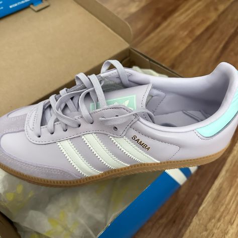 New In Box Adidas Sambas Girls 6 = Women’s 7.5/8 Sambas Run Big. I Wear An 8.5 Women’s And These Fit But Not A Comfortable Fit To Keep Purple Sambas, Satellite Stompers, Samba Outfit, Adidas Sambas, Look Adidas, Trendy Shoes Sneakers, Clothing Aesthetic, Pencil Skirt Outfits, Hype Shoes