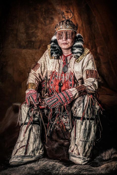 Big Country, Folk Dresses, Indigenous Art, Folk Costume, People Of The World, Book Inspiration, First Nations, Character Design Inspiration, Traditional Outfits