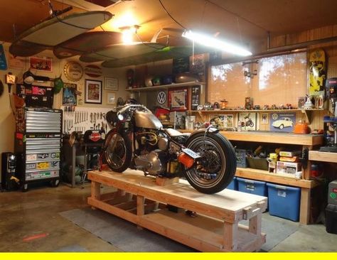 Dirt Bike Shop Ideas, Motorcycle Shop Ideas, Motorcycle Garage Ideas, Dirt Bike Shop, Bike Decor, Man Garage, Motorcycle Workshop, Garage Atelier, Dune Buggies