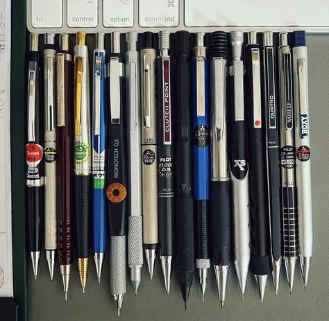 Best Art Supplies, Studying Stationary, Art Supplies List, Pretty School Supplies, Stationery Obsession, Stationary Art, Stationary Supplies, Study Stationery, Handbag Essentials