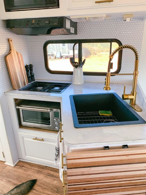 Rv Interior Design, Motorhome Remodel, Motorhome Interior, Boat Interior Design, Rv Interior Remodel, Tiny House Camper, Camper Trailer Remodel, Vintage Camper Remodel, Diy Camper Remodel