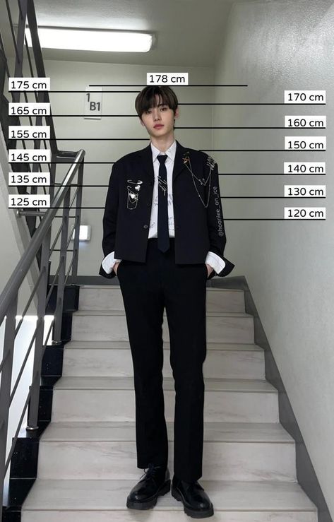 Kpop Height Chart, Lee Do-hyun, Height Chart, Id Photo, Ideal Boyfriend, Pop Photos, Aesthetic Editing Apps, Easy Trendy Outfits, Sung Hoon