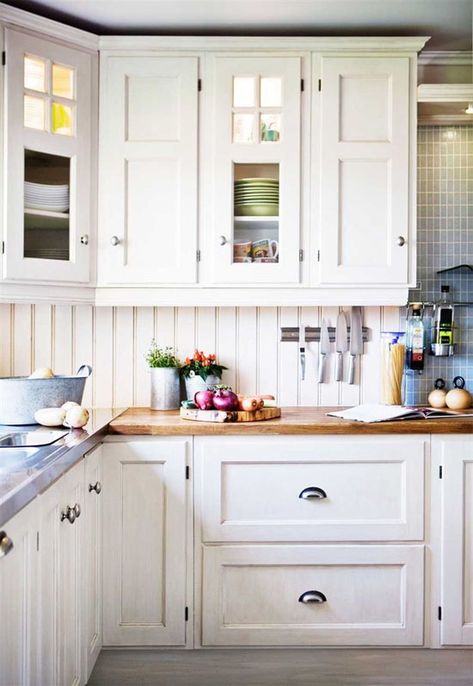 The Perfect Combination | At Home In Love Traditional White Kitchen Cabinets, Dapur Ikea, White Kitchen Cabinet Doors, Beadboard Kitchen, White Kitchen Traditional, Swedish Kitchen, Beautiful Kitchen Cabinets, Beadboard Backsplash, Ikea Kitchen Cabinets