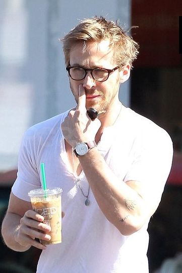 Messy hair and all, he's still hot!!! Ryan Gosling Glasses, Ryan Gosling Baby, Blonde Baby Boy, Callum Turner, Райан Гослинг, Canadian Men, Ryan Reynolds, Ryan Gosling, Dream Guy