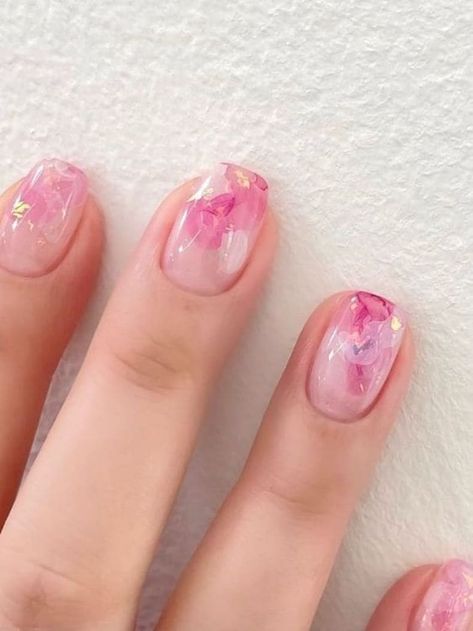 35+ Simple Korean Flower Nail Designs for a Perfect Spring | The KA Edit Simple Flower Nail Designs, Beige Nail Designs, Beige Nail, Korean Trends, Beige Nails Design, Nail Ink, Short Pink Nails, Funky Fingers, Ideas Uñas