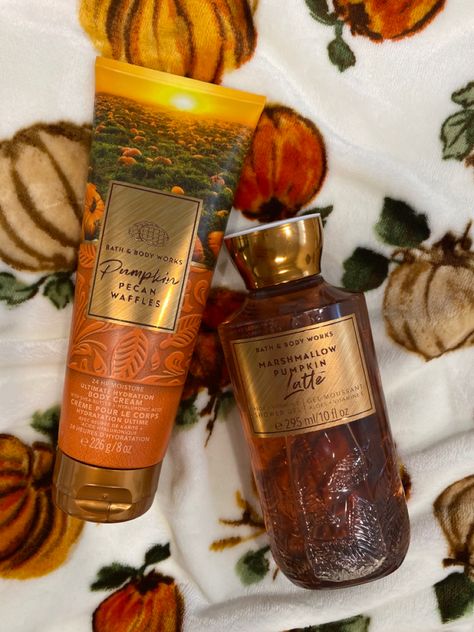 Fall Bath And Body Works, Bath And Body Works Autumn, Bath And Body Works Halloween, Bath And Body Works Products, Fall Lip Color, Bath N Body Works, Leaves Falling, Bath And Body Work, Bath And Body Works Perfume