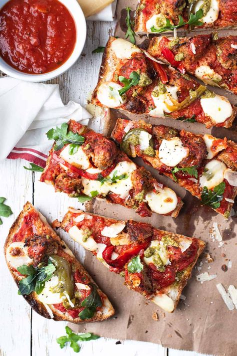 Crunchy French bread topped with fresh tomato sauce, homemade meatballs, and a drizzle of pesto: Meatball Pizza is a hearty, satisfying pie! Fresh Tomato Sauce Homemade, Pesto Meatball, Ciabatta Pizza, Tomato Sauce Homemade, French Bread Pizzas, Campfire Pizza, Hipster Food, Meatball Pizza, What Is For Dinner