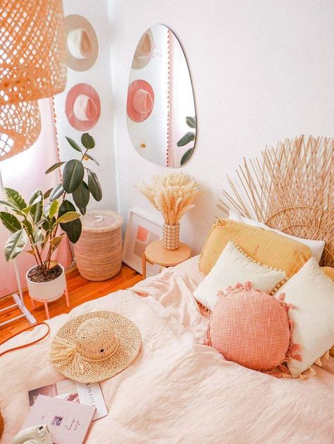 Pink Boho Bedroom Ideas - Transform Your Space with Blush Tones & Chic Decor Hippy Apartment, Aestetic Picture, Mural House, Cute Aesthetic Rooms, Eclectic Apartment, Bedroom Tour, Casa Vintage, Bohemian Lifestyle, Deco Boheme