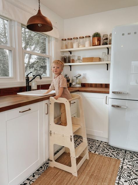 The Montessori Learning Tower: Why You Need One and Top 5 Brands — The Montessori-Minded Mom Kitchen Helper Tower, Helper Stool, Toddler Tower, Helper Tower, Independent Toddler, Model Dapur, Mini Chef, Toddler Kitchen, Montessori Playroom