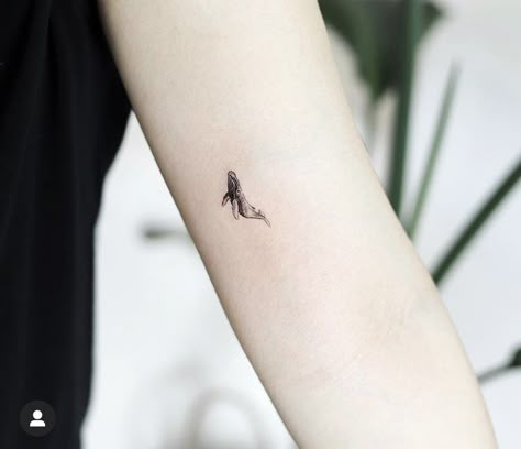 Mini Whale Tattoo, Dainty Whale Tattoo, Whale Tale Tattoo Simple, Tiny Whale Tattoo, Whale Tattoo Minimalist, Wale Tattoos, Small Whale Tattoo, Whale Shark Tattoo, Minimal Tattoo Designs