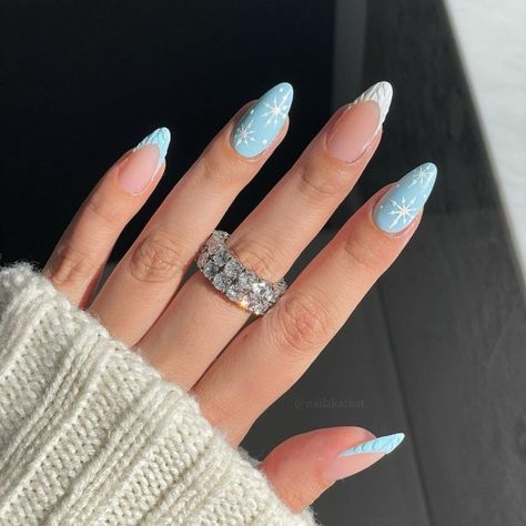 Sparkly Nail Designs, Blue Christmas Nails, Winter Nails Acrylic, Christmas Nails Easy, Cute Spring Nails, Christmas Gel Nails, Winter Nail Designs, Festival Nails, Winter Nail