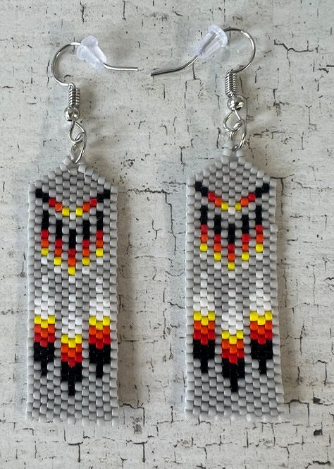 Native Earrings Beaded, Beaded Native Earrings, Free Loom Beading Patterns, Brick Stitch Pattern Earring, Native Earrings, Native Beading, Beading Loom, Native Beading Patterns, Seed Bead Crafts