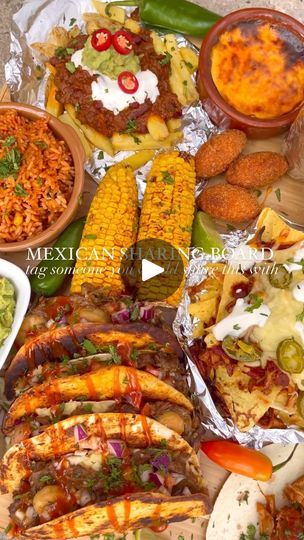 Pulled Pork Buns, Pulled Beef Tacos, Spicy Mexican Rice, Pulled Pork Nachos Recipe, Platter Boards, Pork Nachos Recipe, Prawn Tacos, Nacho Cheese Dip, Chilli Cheese Fries