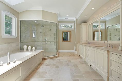 Master bathroom with large glass shower dual sinks in white theme Classy Rooms, Traditional Bathroom Designs, White Bathroom Designs, Large Bathroom, Custom Bathroom, Design Apartment, Big Bathrooms, Corner Shower, Large Bathrooms