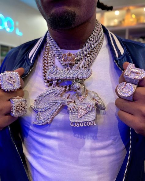 Mc Tyson, Big Gold Chains, Drippy Outfit, Rapper Jewelry, Hip Hop Chains, Black Men Fashion Swag, Expensive Jewelry Luxury, Big Diamond, Dope Jewelry