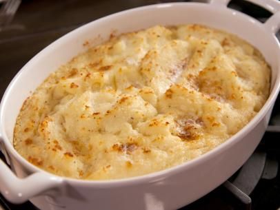 Best Creamy Mashed Potatoes Recipe | Ree Drummond | Food Network بطاطس مهروسة, Creamy Mashed Potatoes Recipe, Easter Recipe, Mashed Potatoes Recipe, Creamy Mash, Easter Menu, Mashed Potato Recipes, Garlic Mashed Potatoes, Ree Drummond