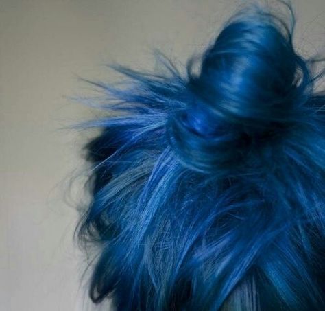 Short Blue Hair Aesthetic, Blue Hair Aesthetic, Short Blue Hair, Dyed Hair Inspiration, Hair Aesthetic, Penteado Cabelo Curto, Dye My Hair, Hair Reference, Color Inspo