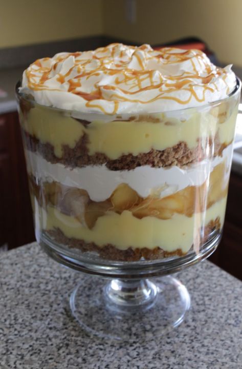 Trifle Bowl Desserts, Caramel Apple Trifle, Oreo Trifle, Different Desserts, Trifle Recipes Easy, Trifle Bowl Recipes, Easy Trifle, Trifle Cake, Trifle Dessert Recipes