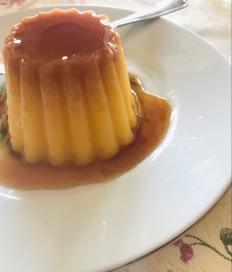 cream caramel dolce italia dessert crema caramello piatto cibo alimentare pudding yummy Caramel Pudding Aesthetic, Aesthetic Food Recipes, Coffee Jelly, Caramel Pudding, Creme Caramel, Dessert Recipe, Aesthetic Food, Jelly, Caramel