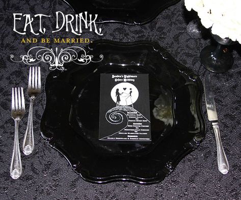 Nightmare Before Christmas Table, Nightmare Before Christmas Wedding Theme, Black Wedding Table Setting, Tim Burton Wedding, Sand Wedding, Christmas Wedding Themes, Nightmare Before Christmas Wedding, A Nightmare Before Christmas, Halloween Wedding Ideas