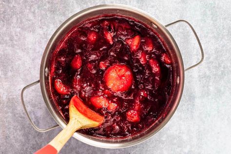 Cranberry Sauce With Mandarin Oranges - The Yummy Bowl Cranberry Sauce With Mandarin Oranges, Mandarin Orange Sauce Recipe, Cranberry Orange Relish, Flavored Liquor, Cranberry Orange Sauce, Homemade Cranberry Sauce, Cranberry Relish, Cranberry Sauce Recipe, Mandarin Oranges