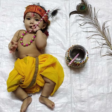 Sufi Photography, Krishna Theme Baby Photoshoot, Baby Girl Photoshooting Ideas, Krishna Jayanti, Monthly Baby Photos Boy, Krishna Photography, Dip Workout, Baby Simba, Baby Boy Newborn Photography