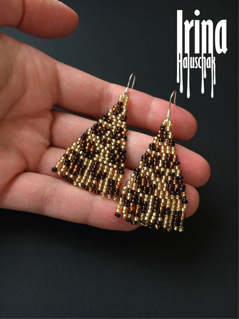 Diy Thread Earrings, Animal Print Jewelry, Animal Print Earrings, Bead Loom Designs, Bead Tutorials, Beaded Earrings Tutorials, Brick Stitch Earrings, Beaded Jewels, Thread Earrings