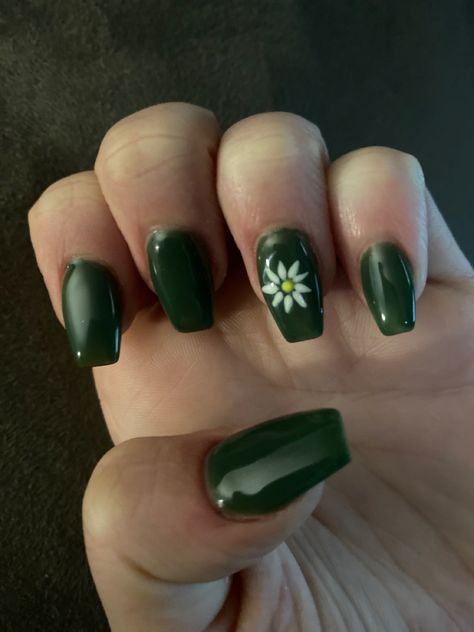 Dark Green Nails With Daisys, Dark Green Daisy Nails, Dark Green Nails With Flowers, Green Daisy Nails, Coffin Acrylics, Dark Green Nails, Green Nail Designs, Daisy Nails, Dark Green Background