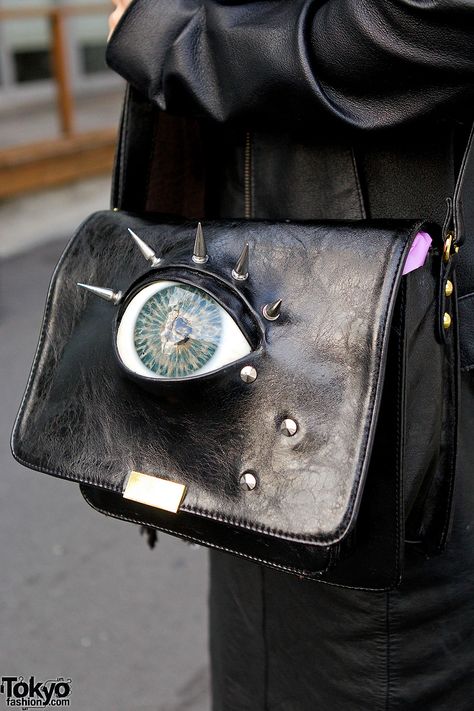 Green Hair, Eye-Spikes Bag, Gauged Ear & Demonia Boots in Harajuku Posted on December 31, 2013 in: Tokyo Street    Sachi is a 22-year-old special effects makeup artist. Her green hair and headscarf caught our eye on the street in Harajuku. Styl Goth, Spike Bag, Demonia Boots, Estilo Punk, Ear Gauges, Mode Inspo, Dark Fashion, Green Hair