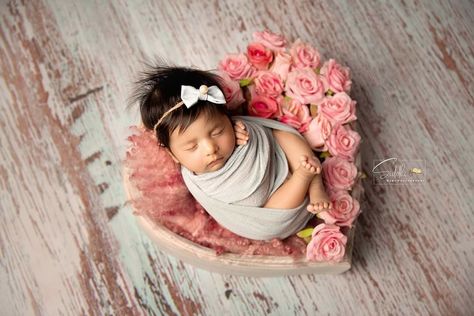 Curly Poses, Heart Bowl, Newborn Baby Photos, Photoshoot Idea, Newborn Photoshoot, Newborn Pictures, Newborn Photo, Baby Photoshoot, Beautiful Heart