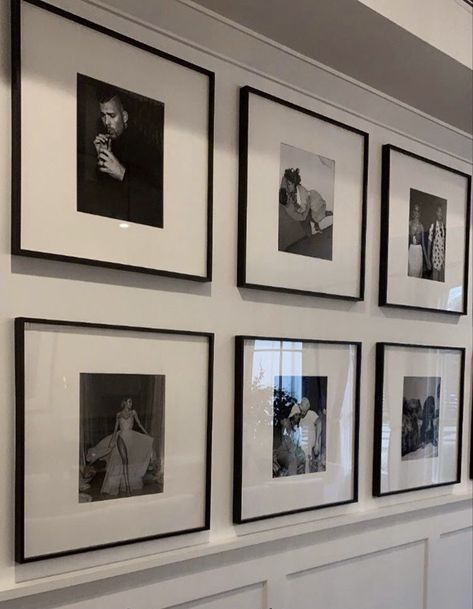 Black Frames On Wall, Front Living Room Ideas, Farmhouse Dinnerware Sets, Family Photos Wall Decor, Wall Frame Design, Picture Wall Living Room, Anniversary Cupcakes, Hallway Gallery Wall, Gallery Wall Staircase